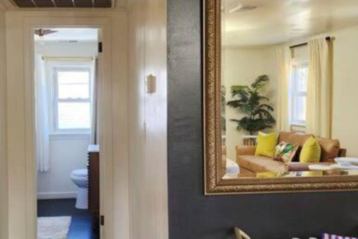 Chic Spacious Apt Near Attractions / Food/EWR/NYC