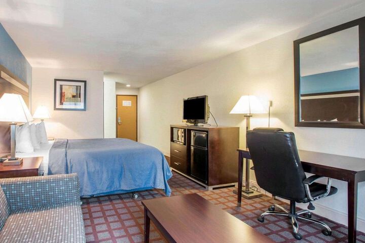 Room 33 of 49