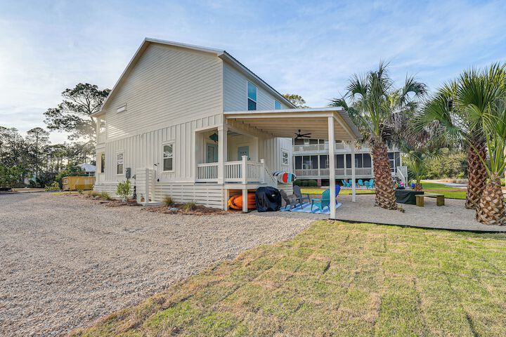 Near State Parks: Carrabelle Home w / Beach Access!