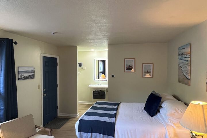 High Tide Inn