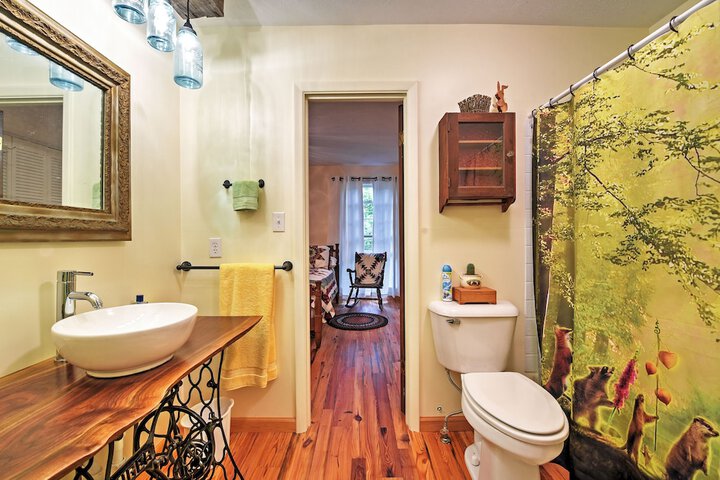 Creekside Cottage: Blue Ridge Mountain Escape!