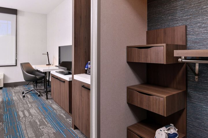 Room 38 of 61