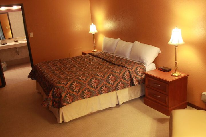 Shawano Four Seasons Hotel