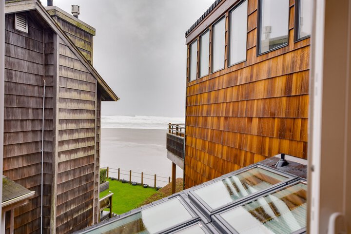 The Waves / The Argonauta Inn/The White Heron Lodge
