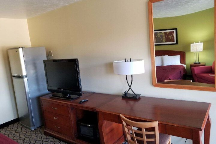 Economy Inn & Suites