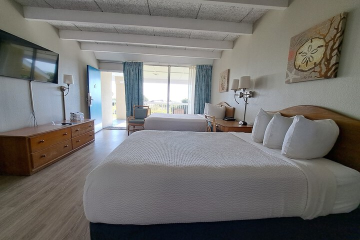 Days Inn & Suites by Wyndham Jekyll Island