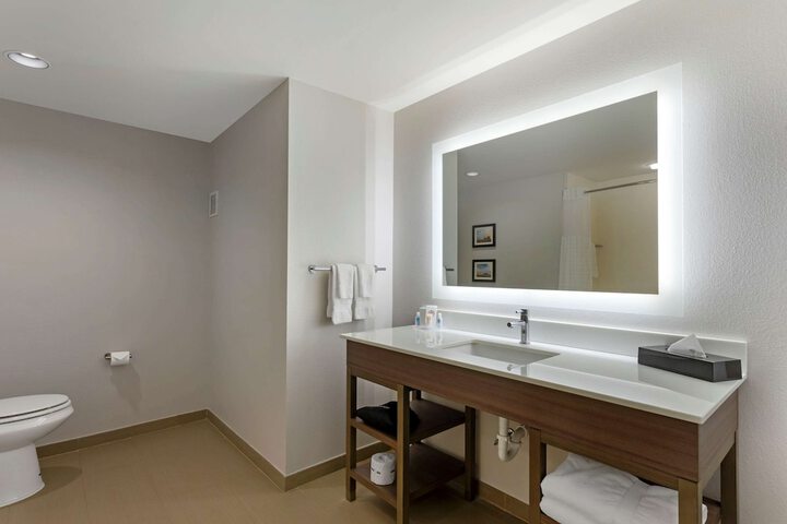 Room 30 of 36