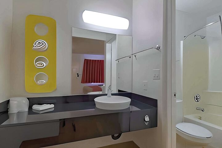 Room 14 of 16
