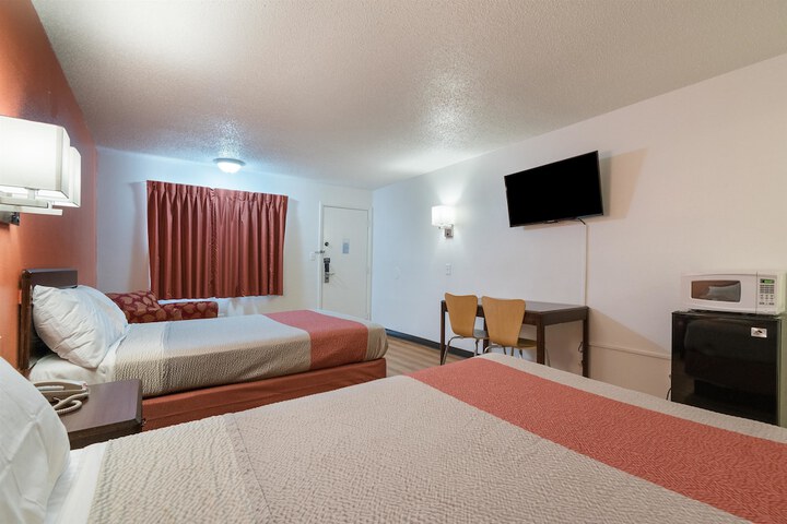 Room 32 of 51
