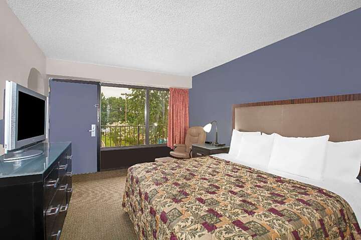 Days Inn by Wyndham Benton