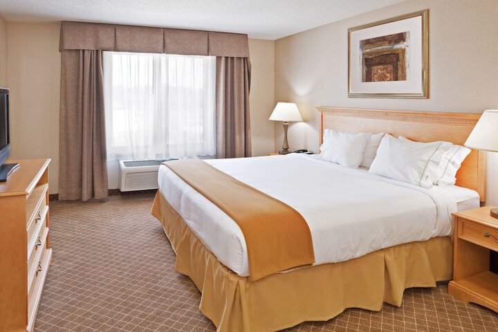 Room 35 of 47