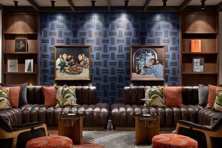 Lounge 75 of 87