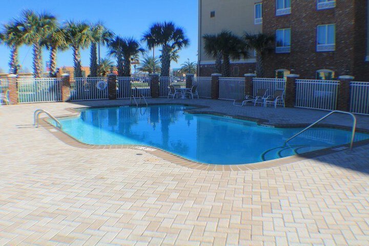 Holiday Inn Express & Suites Gonzales by IHG