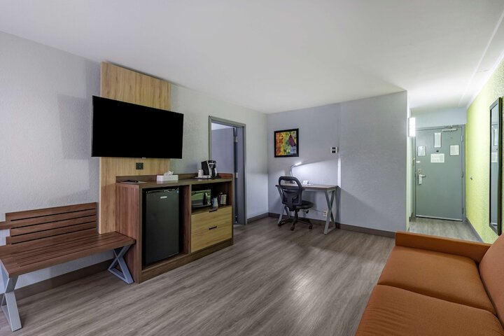Room 26 of 39