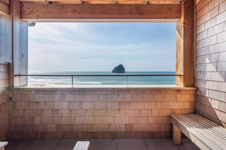 Headlands Coastal Lodge & Spa