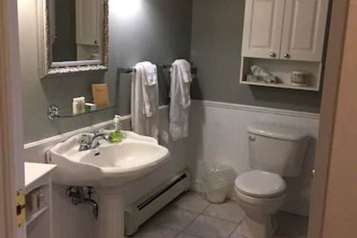 Room 52 of 69