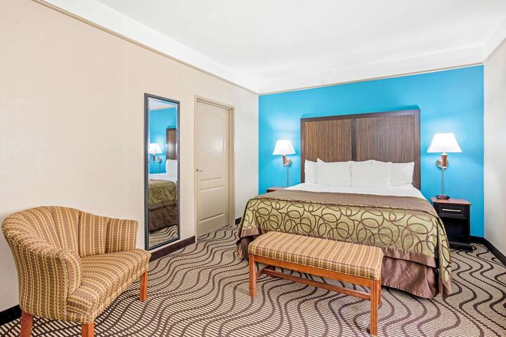 Room 8 of 30