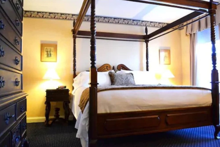 Room 19 of 44