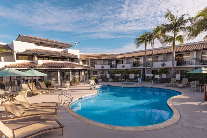 Courtyard by Marriott San Diego Del Mar / Solana Beach