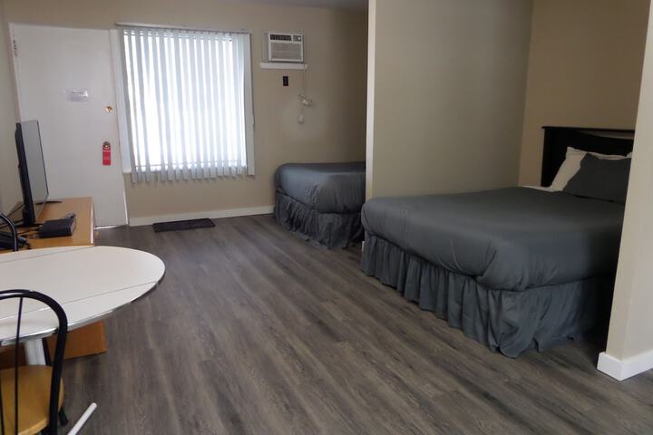 Ray Lyn Motel