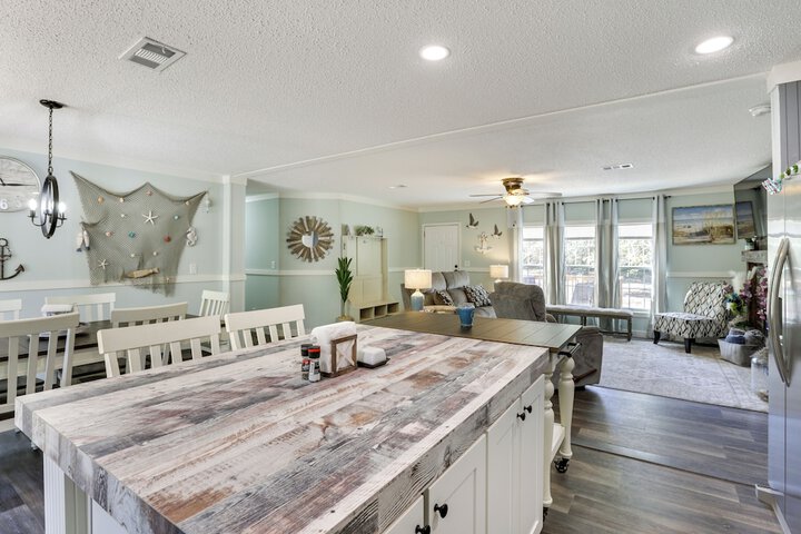 Charming Perry Home 2 Mi to the Gulf!