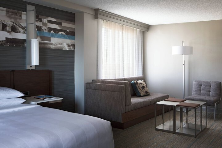 Room 32 of 68