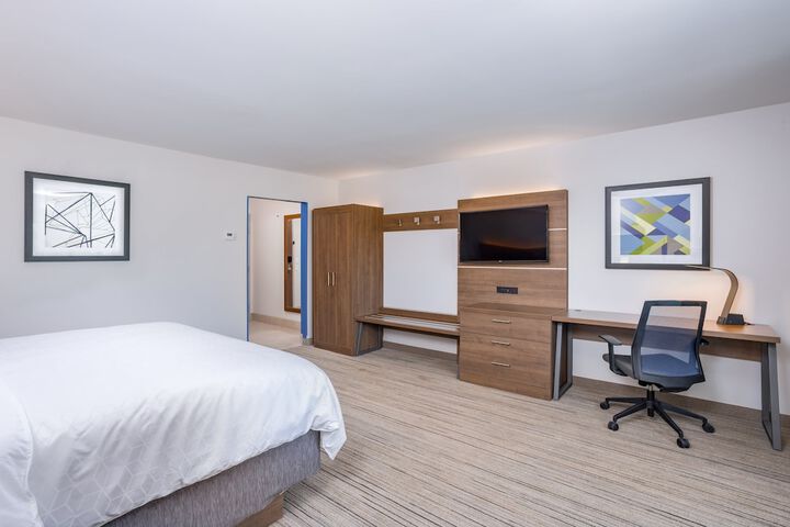 Room 12 of 32