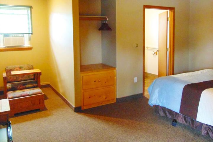 Room 35 of 51