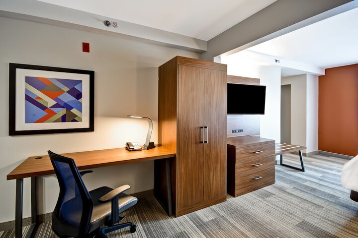 Room 12 of 40
