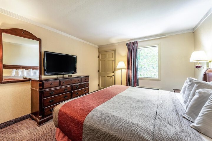 Motel 6 Gatlinburg TN - Smoky Mountains