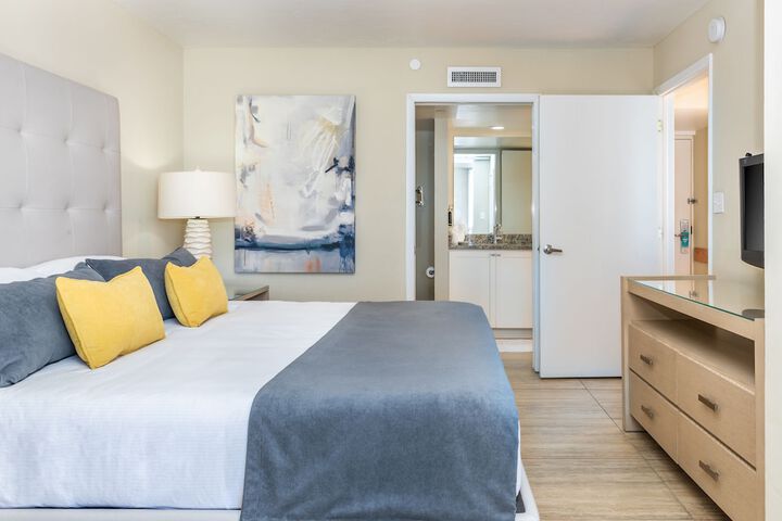 DiamondHead Beach Resort