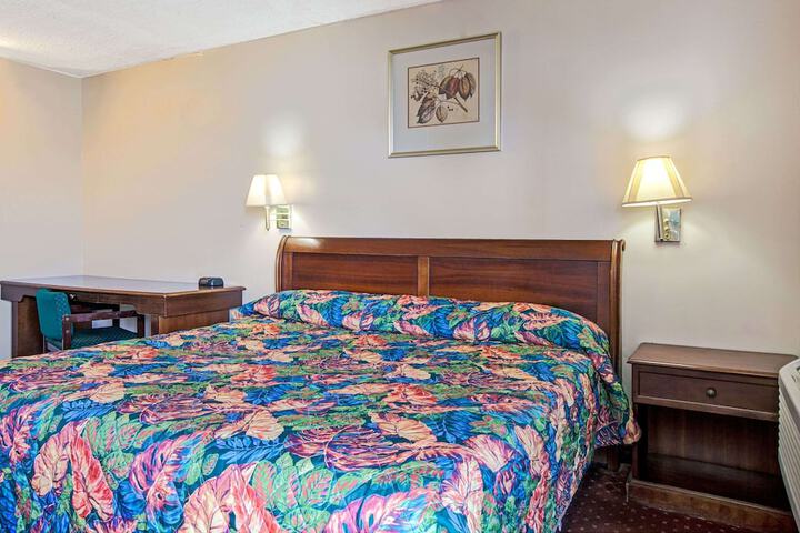 Room 4 of 16