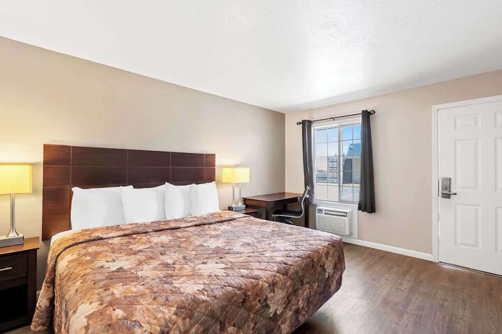 Room 32 of 47