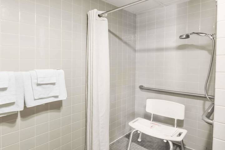 Room 12 of 16