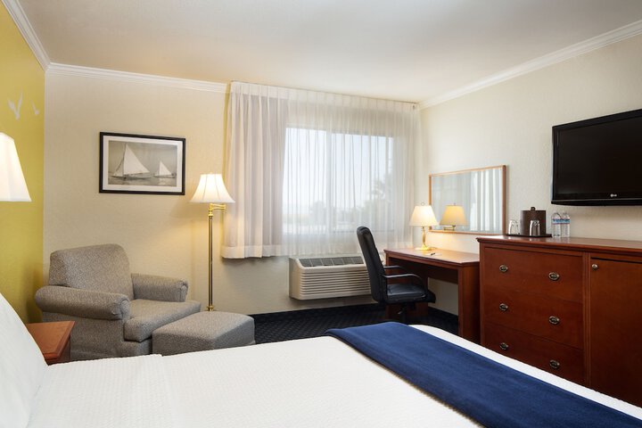 Room 11 of 37