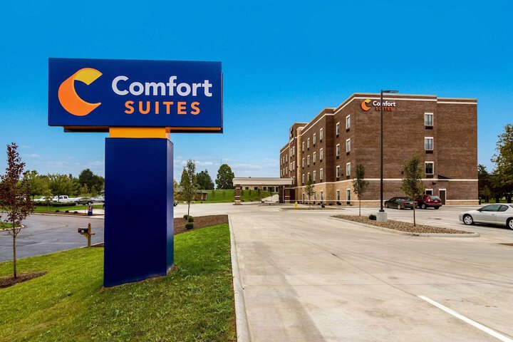 Comfort Suites Wooster near University Campus