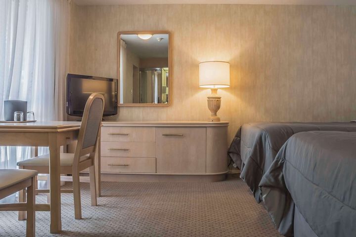 Room 18 of 28