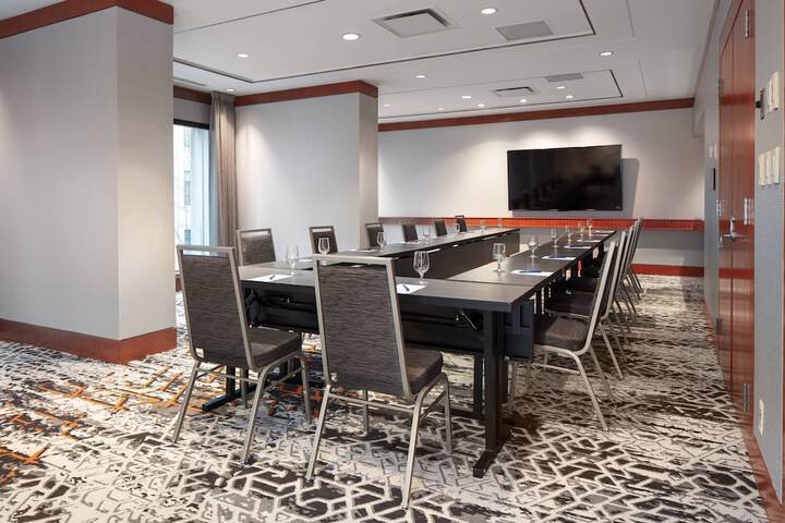 Delta Hotels by Marriott Vancouver Downtown Suites - Downtown Vancouver