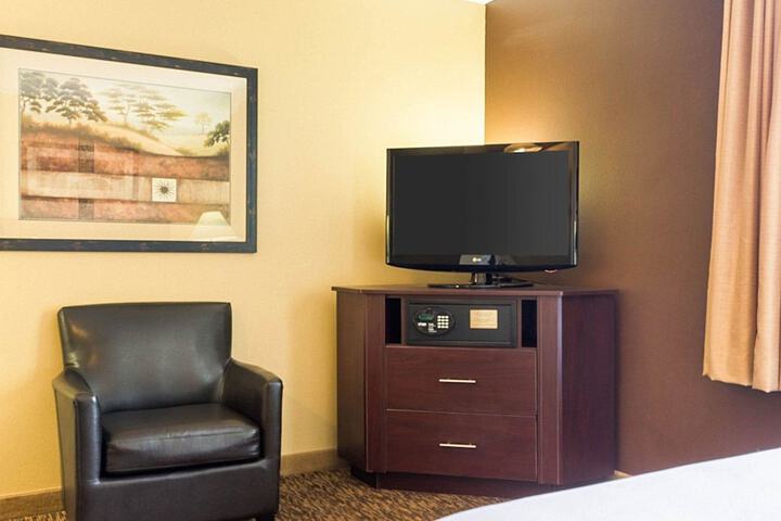 Room 28 of 35