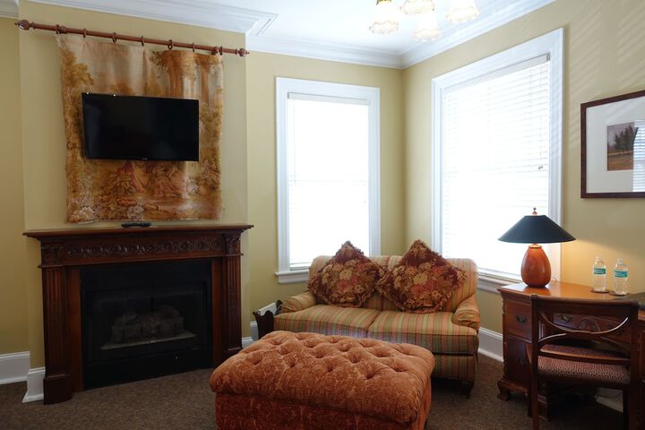 Room 32 of 151