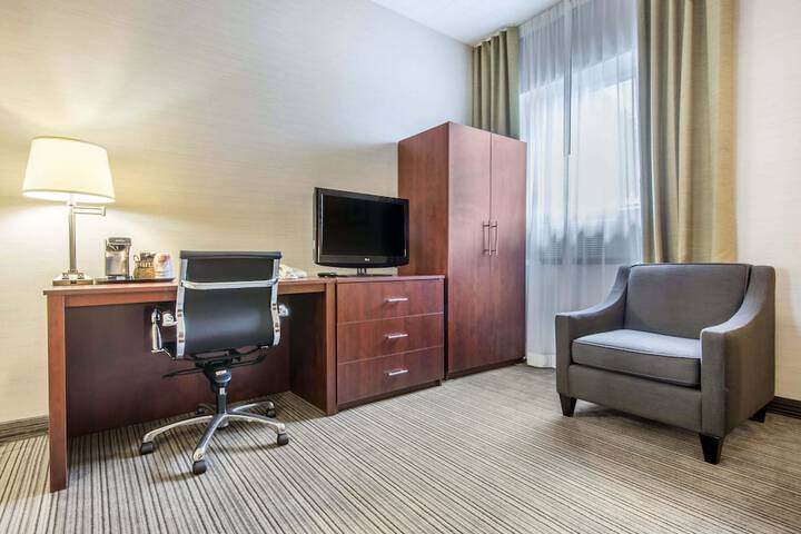 Room 21 of 32
