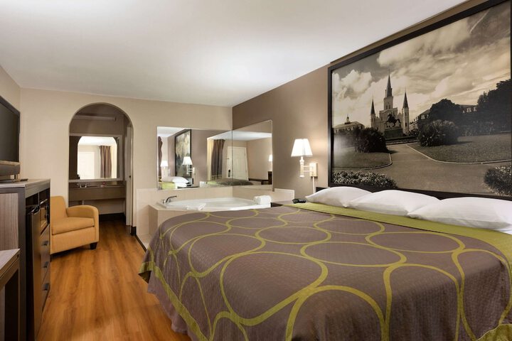 Room 20 of 37