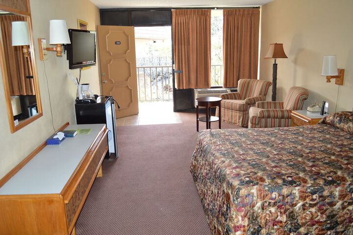 Room 37 of 59