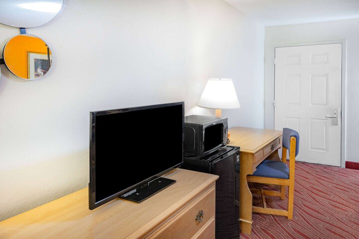 Room 26 of 35