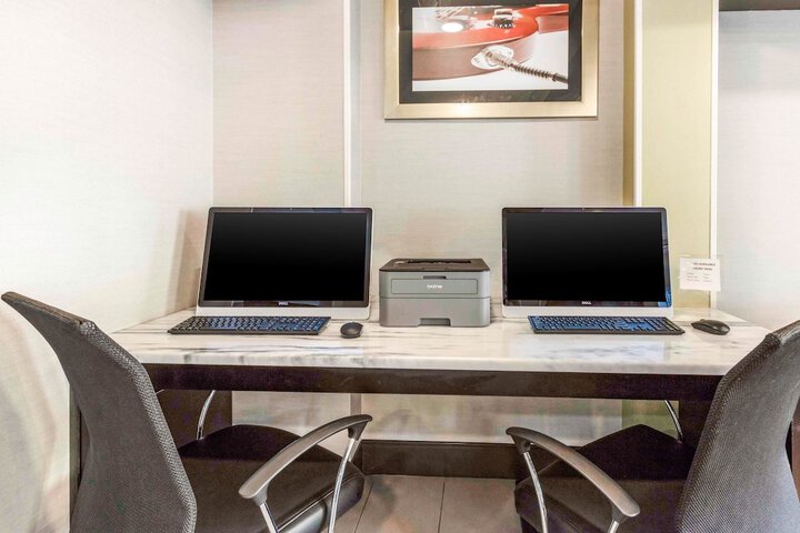 Business Center 36 of 36