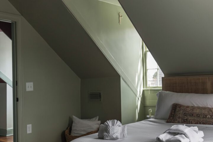 Room 166 of 292