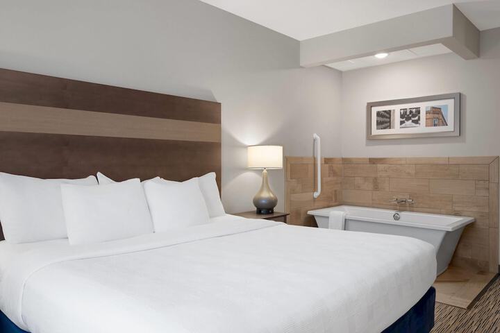 Little Crow Hotel & Conference Trademark by Wyndham
