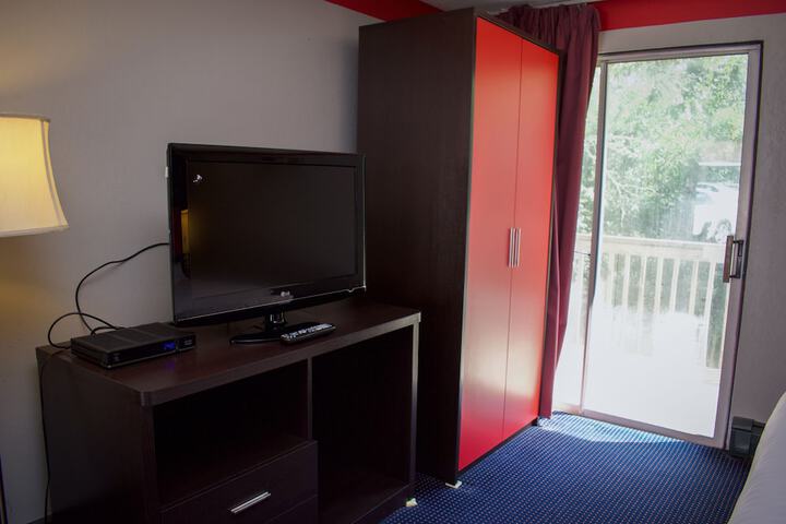 Room 27 of 47