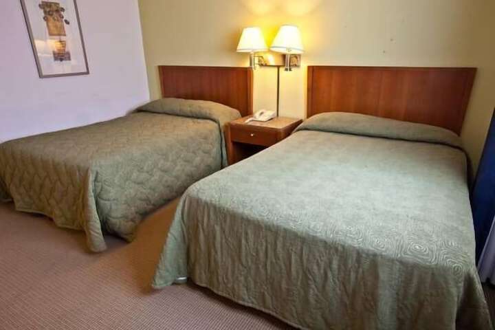 Room 14 of 32