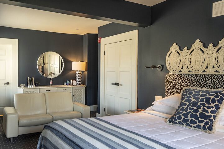 Room 100 of 335